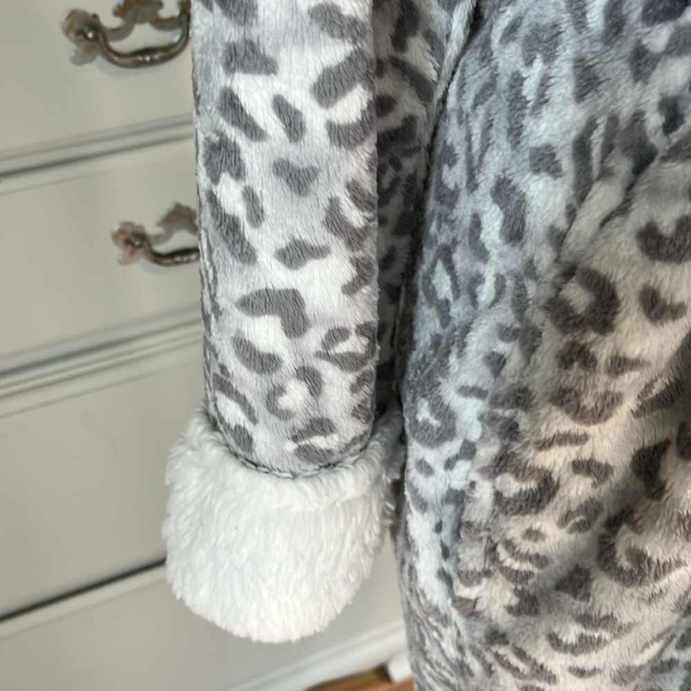 Plush Midi Robe - Picture 8 of 14